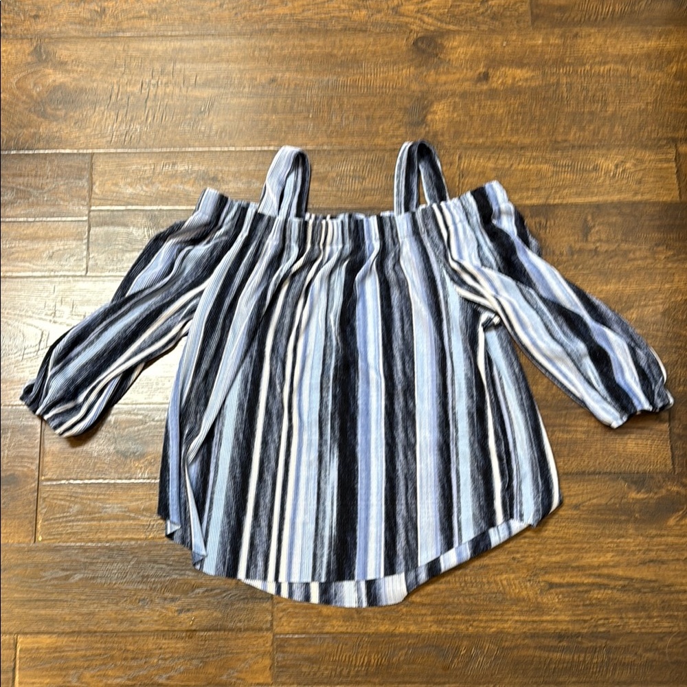 Jennie and Marlis White and blue Off-Shoulder 3/4 Sleeve Blouse